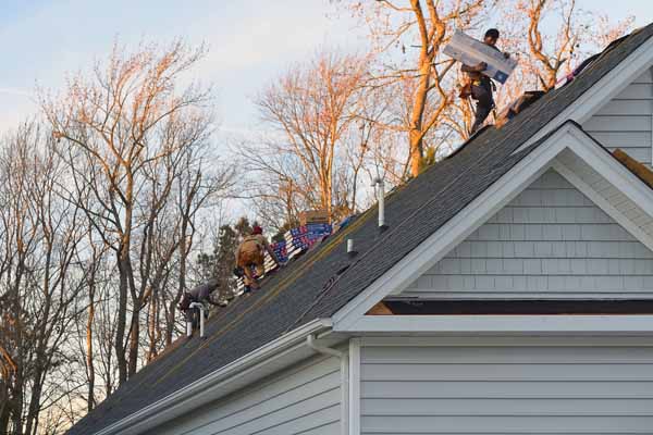 Hispanic Roofing Crew Iv